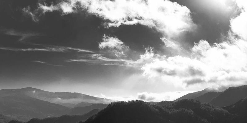 构建坚不可摧的数字服务：通过主动-主动与地理冗余架构抵御区域性中断