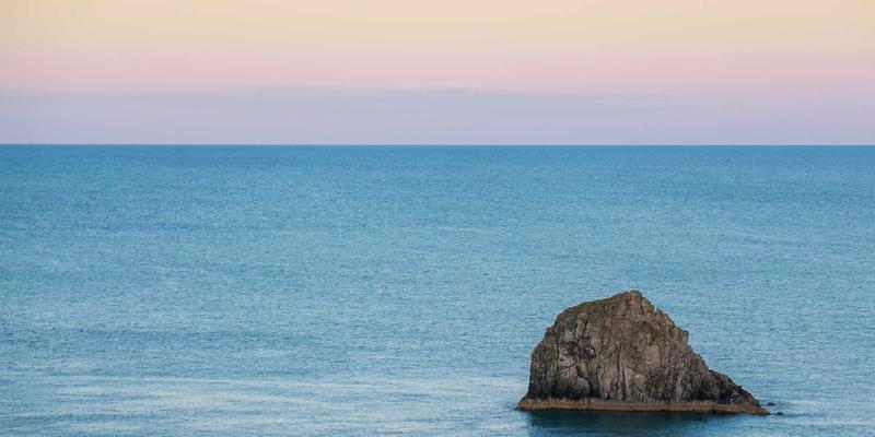 网络服务演进：从Web开发到网络安全与定制软件的融合创新